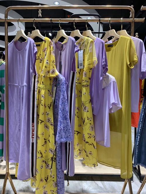 赫梵茜女裝 經(jīng)典與浪漫交織的外貿(mào)尾貨批發(fā)新選擇